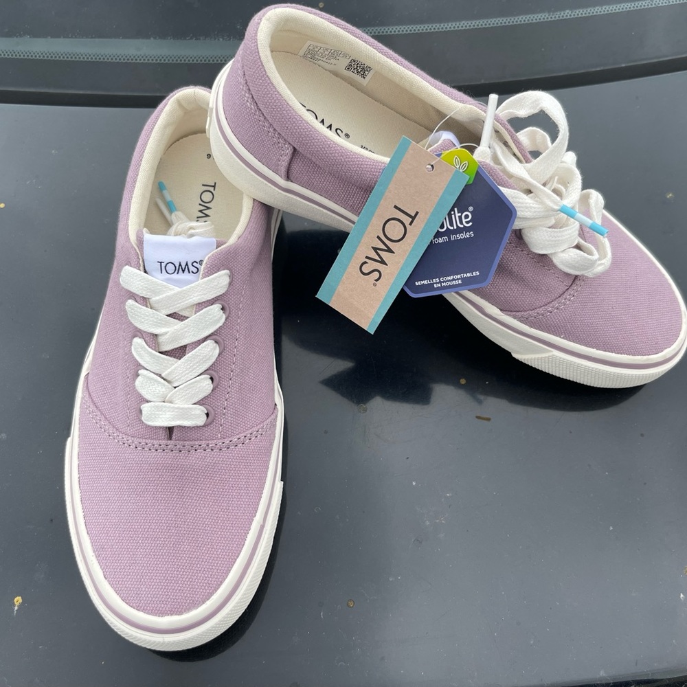 Toms BRAND NWT